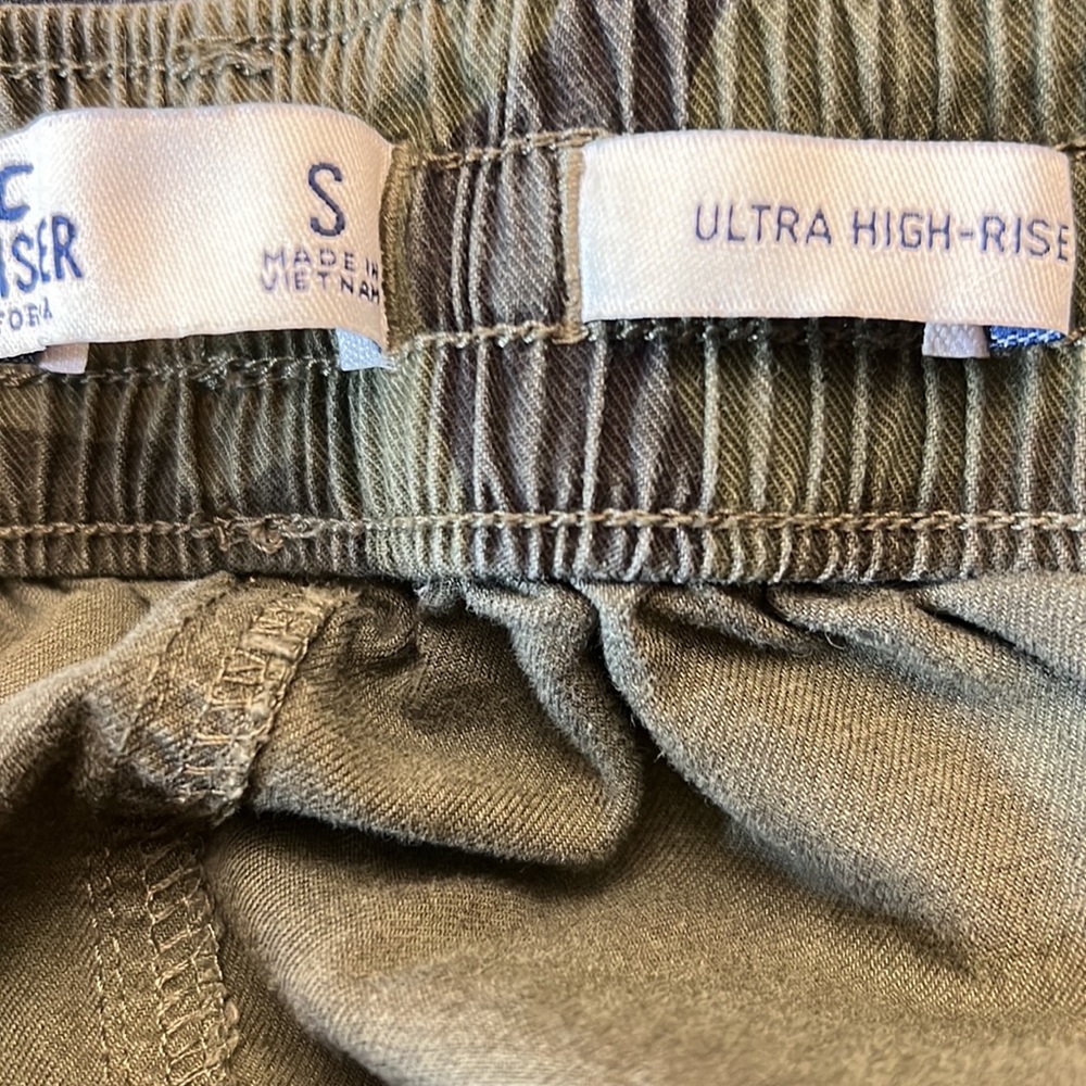 Hollister Women’s Ultra High- Rise pants - Picture 8 of 8